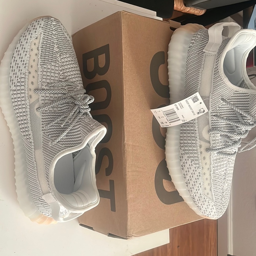 Yeezy Boost 350 V2